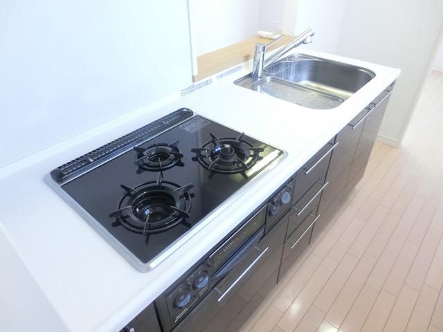 キッチン　ガス３口グリル付システムキッチン