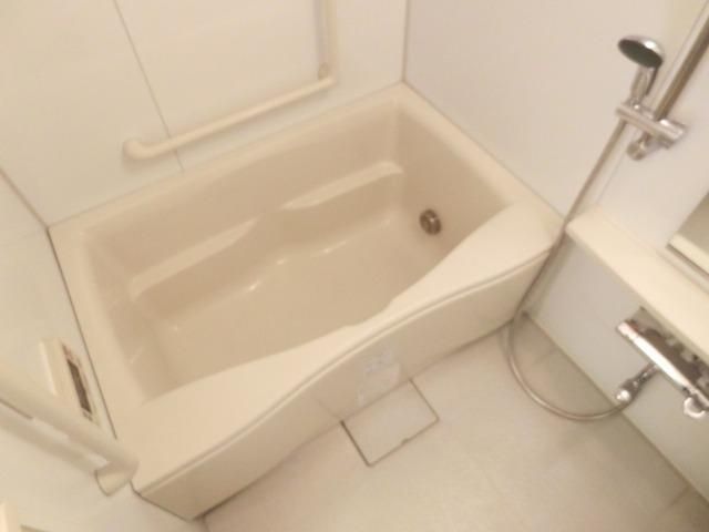 バス・シャワールーム　追い焚き機能付バスルーム