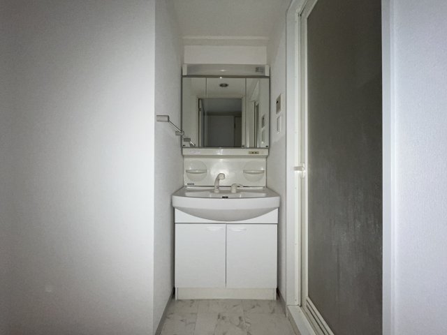 洗面設備　脱衣スペースもあります