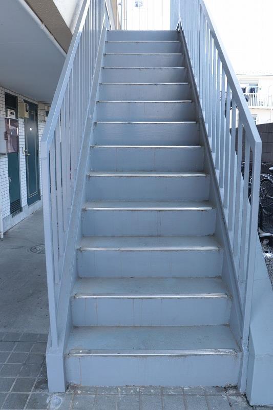 建物外観　階段