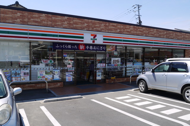 コンビニ　セブンイレブン豊栄嘉山店（コンビニ）まで379m