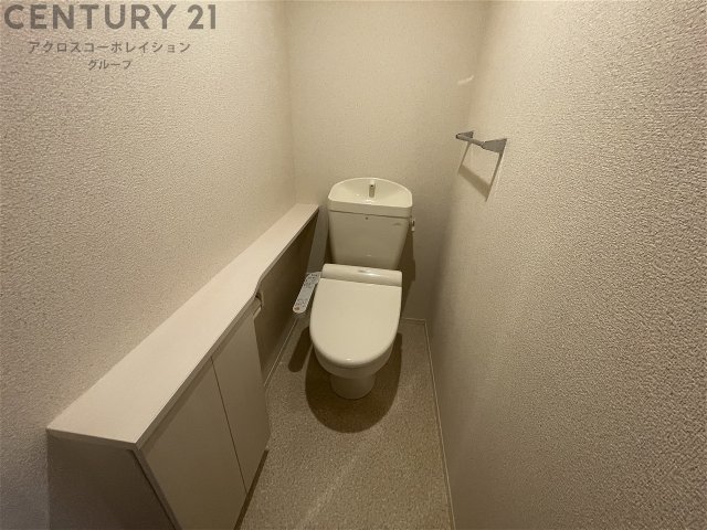 トイレ　温水洗浄便座付きのトイレです♪