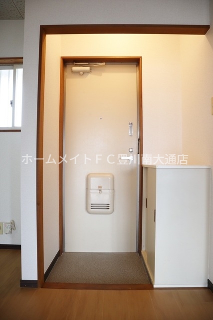 玄関　同型別部屋写真