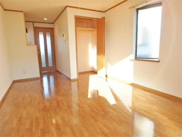 居室・リビング　６．４帖の洋室