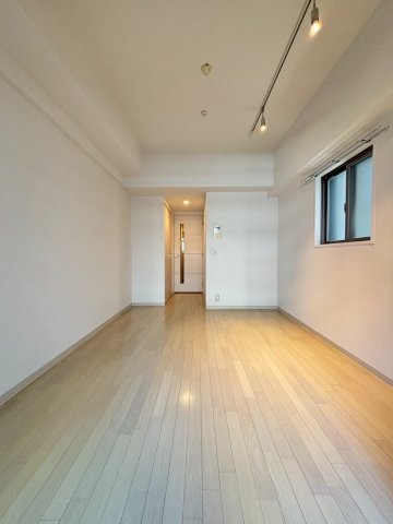 その他部屋・スペース　落ち着いた色調の寝室です