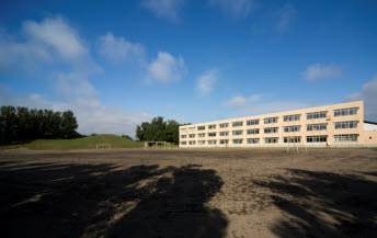 小学校　石狩市立紅南小学校（小学校）まで1004m