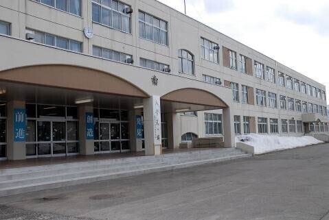 中学校　石狩市立花川南中学校（中学校）まで936m