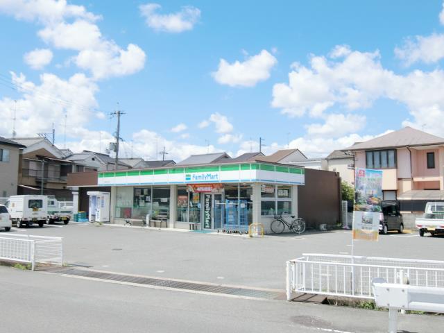 コンビニ　ファミリーマート（コンビニ）まで3579m