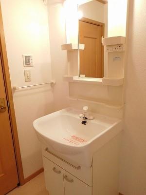 洗面設備　身支度に便利な独立洗面台です♪