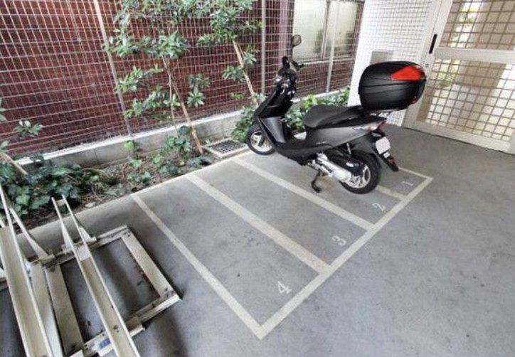 駐車場　駐車場