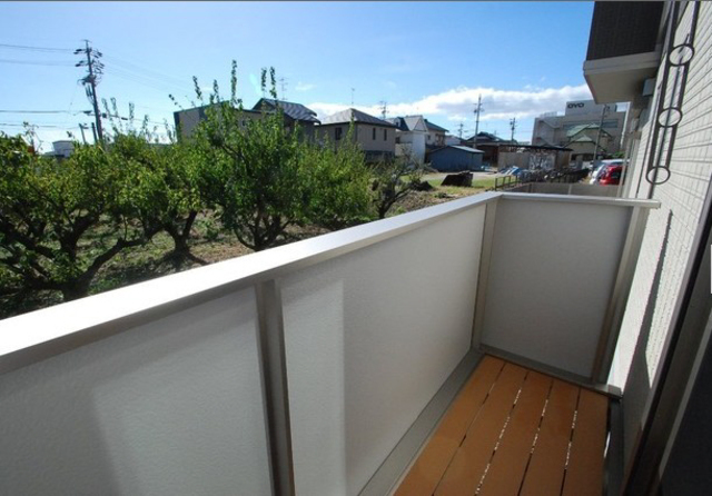 バルコニー　明るいバルコニー