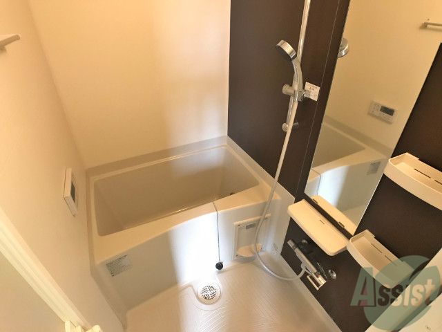 バス・シャワールーム　バスルームはこちらです。広々としてゆったり休めます。