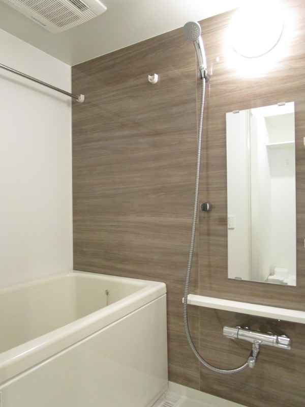 バス・シャワールーム　追い炊き機能付き♪