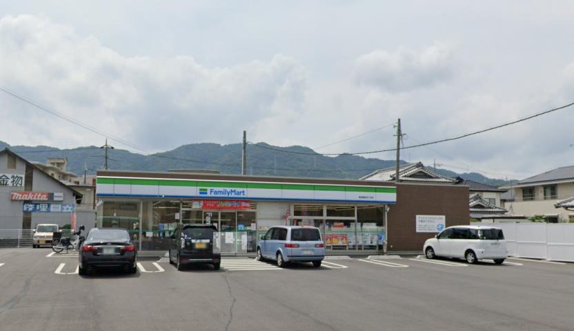 コンビニ　ファミリーマート（コンビニ）まで759m