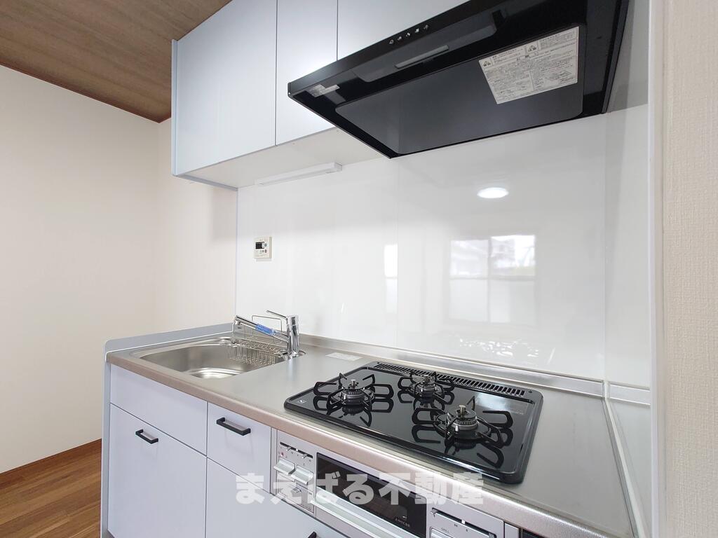 キッチン　3口コンログリル付き