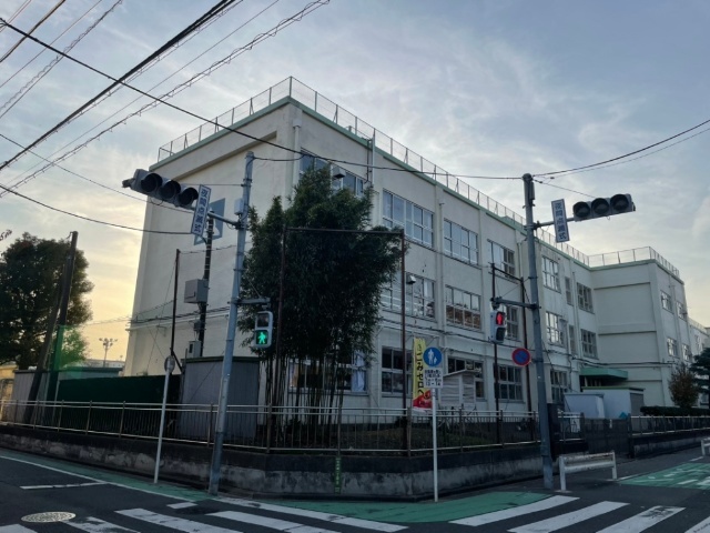 小学校　足立区立竹の塚小学校（小学校）まで543m