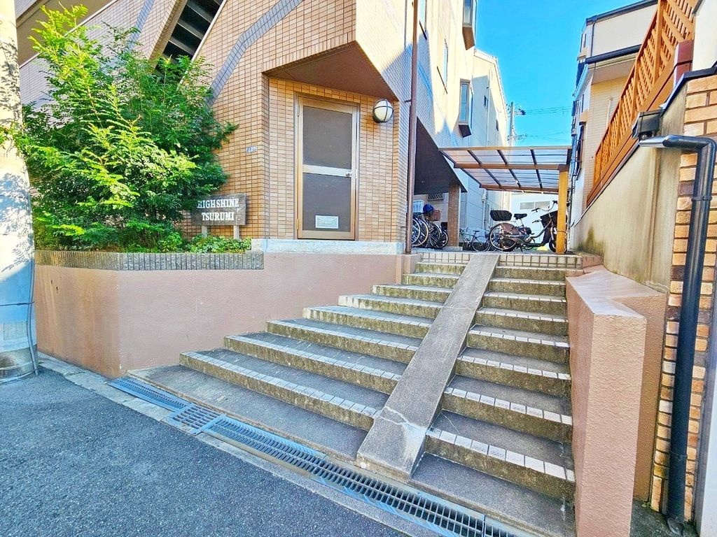 エントランス　駐車場