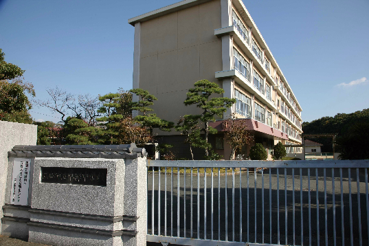 中学校　浜松市立中部中学校（中学校）まで353m
