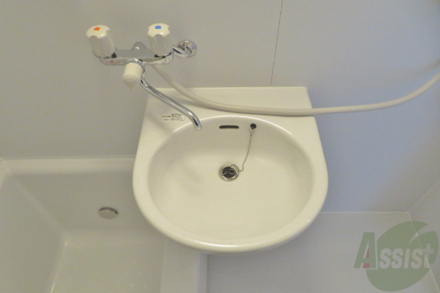 洗面設備　浴室に洗面台が付いていました。便利ですね