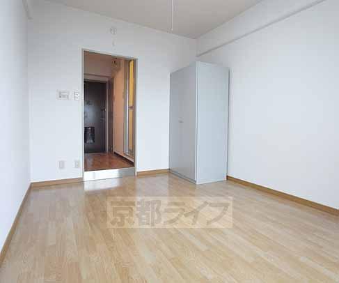 居室・リビング　広々とした部屋です。