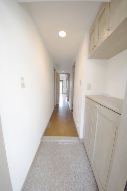 玄関　お問い合わせはタウンハウジングまで