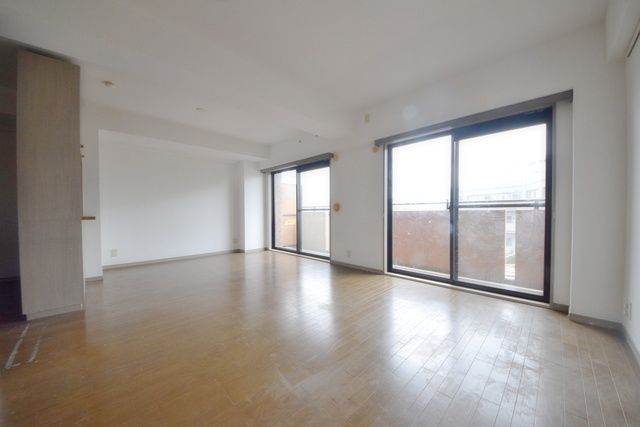 居室・リビング　お問い合わせはタウンハウジングまで