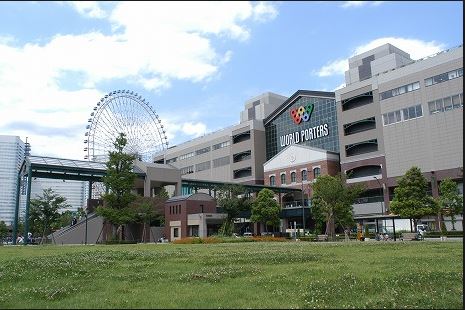 ショッピングセンター　横浜ワールドポーターズ（ショッピングセンター）まで736m