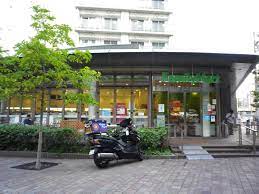 コンビニ　ファミリーマート 渋谷ガーデンフロント店（コンビニ）まで412m