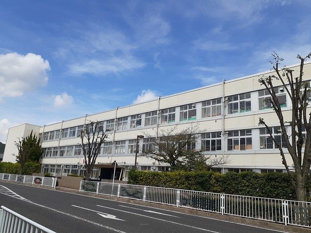 小学校　東近江市立八日市北小学校（小学校）まで1210m