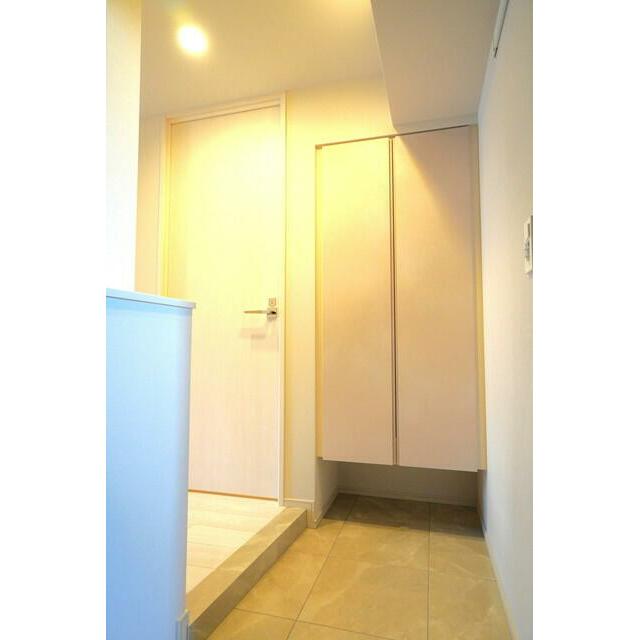 玄関　※写真は同タイプ住戸です。