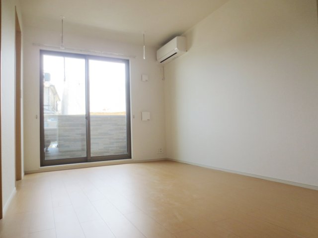 居室・リビング　別号室の参考写真です。