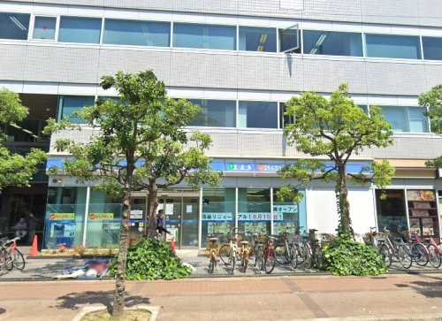 コンビニ　ローソン新大阪駅東口店（コンビニ）まで208m