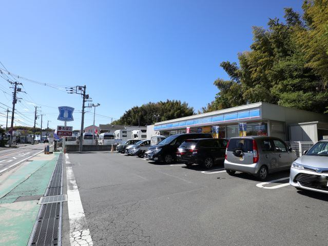コンビニ　ローソン横浜都筑東方町店（コンビニ）まで306m