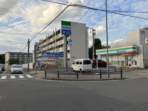 コンビニ　ファミリーマート 自由ケ丘店（コンビニ）まで852m