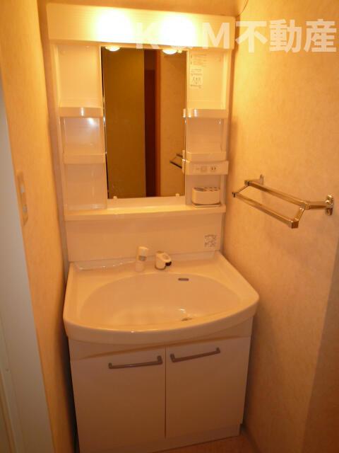 洗面設備　スペースが確保できる洗面所です