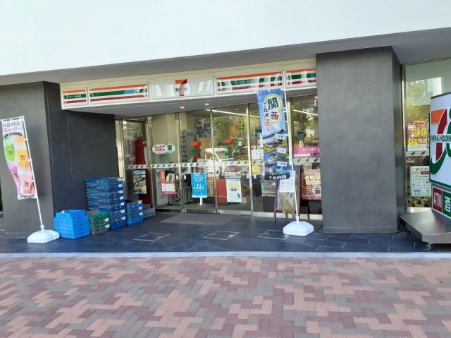 コンビニ　セブンイレブン中野坂上駅前店（コンビニ）まで436m