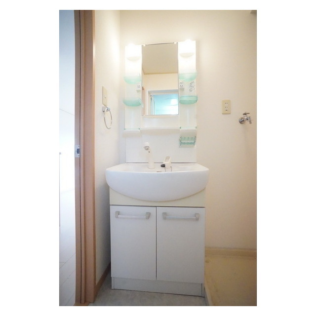 洗面設備　収納力と機能性に優れたお手入れラクラク洗