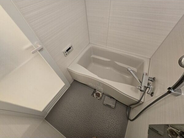 バス・シャワールーム　※写真は同じマンションの違う部屋のものになります。
