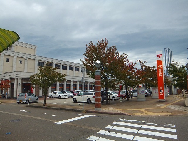 郵便局　高田郵便局（郵便局）まで666m