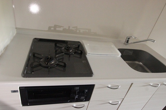 キッチン　同物件、別号室のものです。