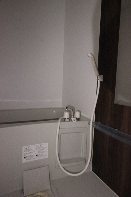 バス・シャワールーム　同物件、別号室のものです。