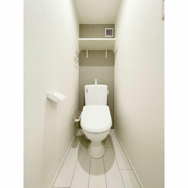 トイレ　温水洗浄便座。