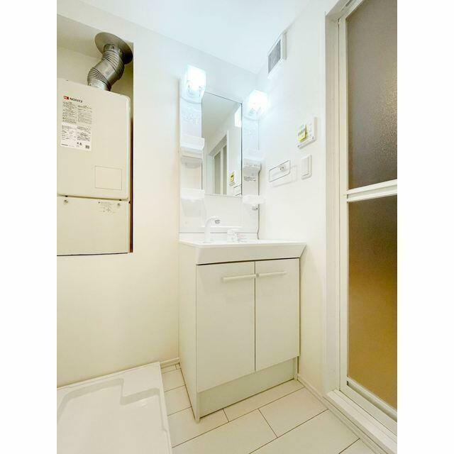 洗面設備　嬉しい独立洗面台付き。