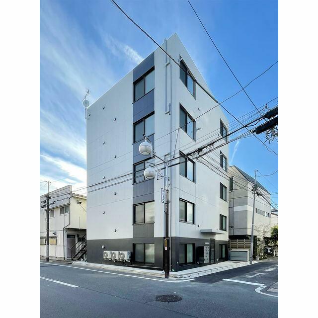 建物外観　鉄筋コンクリート造のがっちりとした建物。