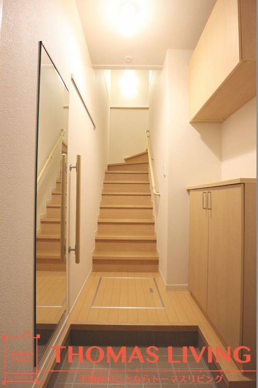 玄関　写真を準備中の為、積水ハウスの別物件でご参考下さい。