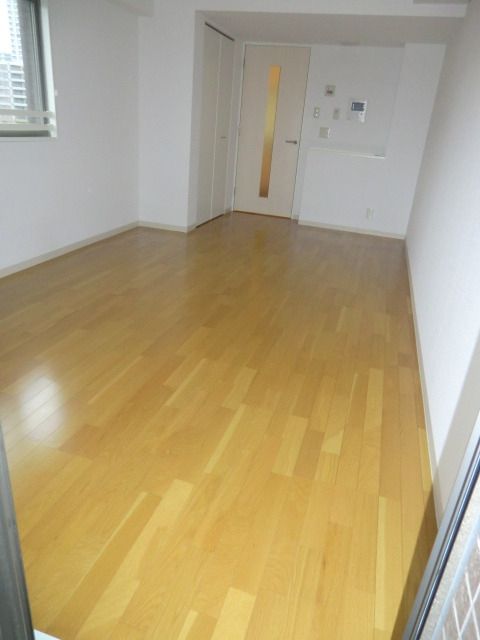 その他部屋・スペース　バルコニーからみた洋室