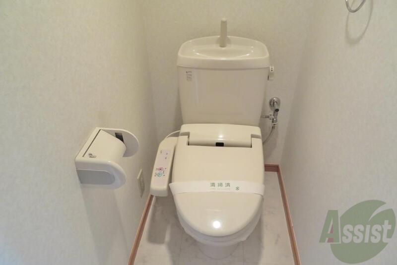 トイレ　トイレはシンプルかつオーソドックスですが清潔感があります。