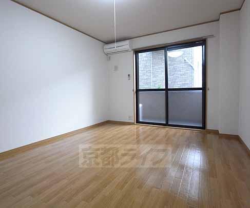 居室・リビング　広々とした部屋です。