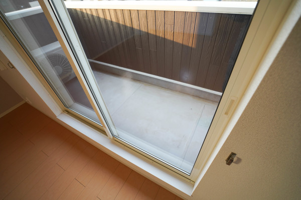 バルコニー　同じ建物の別なお部屋
