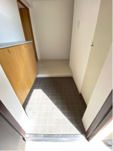 玄関　Ｔ’ｓ　ｇａｒｄｅｎ　西寺尾　E棟